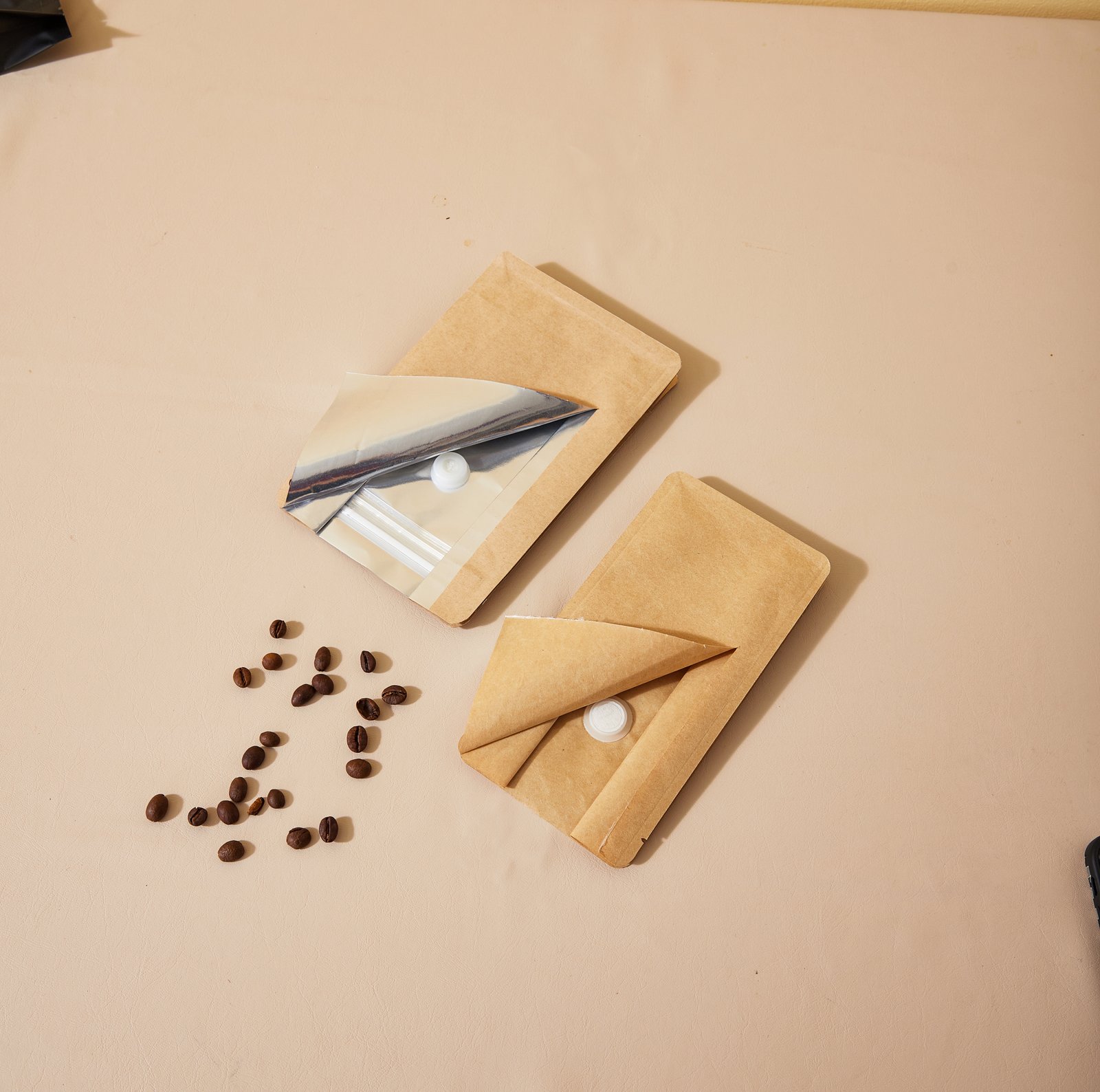 Coffee Bags with Valve vs Without Valve: What’s the Difference?